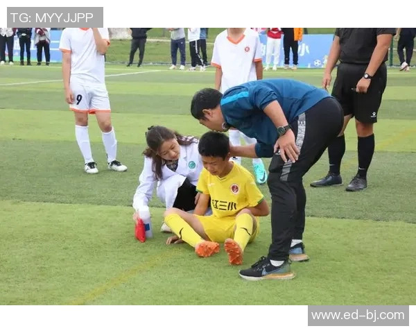 台湾足球明星走进我家分享成长故事与足球梦想