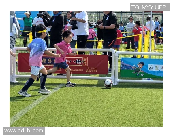 足球明星喜迎新生儿喜讯男宝宝降临家庭幸福加倍